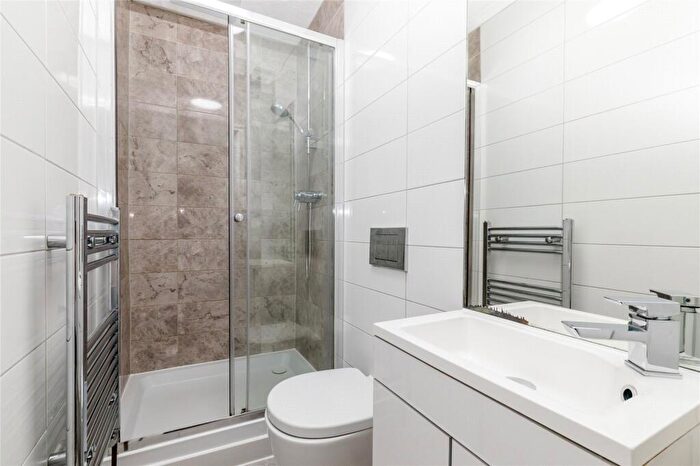 3 Bedroom Flat To Rent In St Georges Road, Brighton, BN2