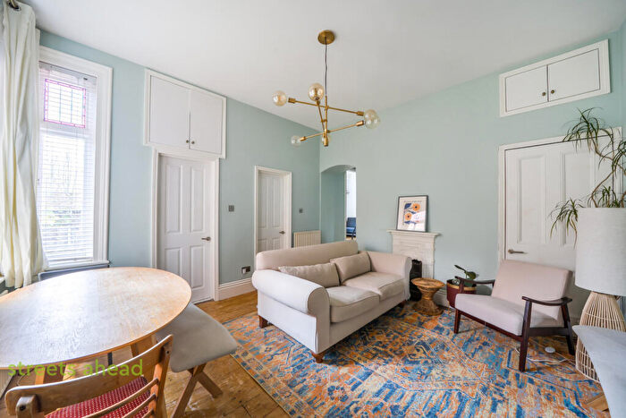 2 Bedroom Apartment For Sale In Harold Road, London, SE19