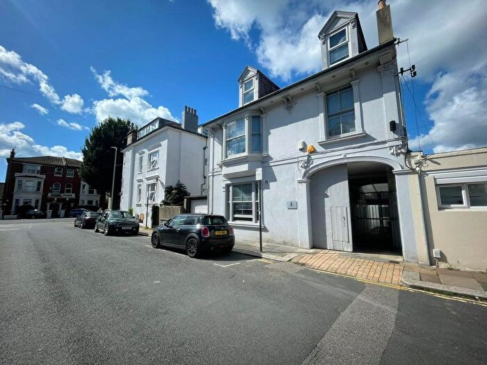 2 Bedroom Flat To Rent In Goldstone Street, Hove, BN3