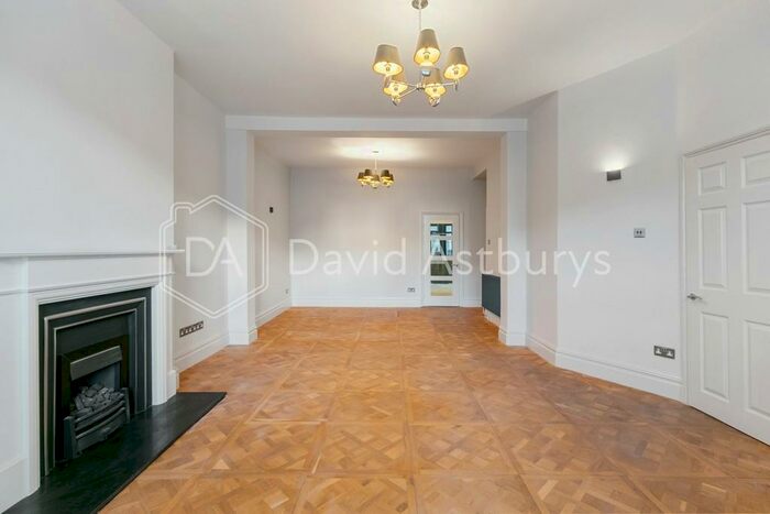 5 Bedroom Semi-Detached House To Rent In Fyfield Road, Walthamstow, London, E17