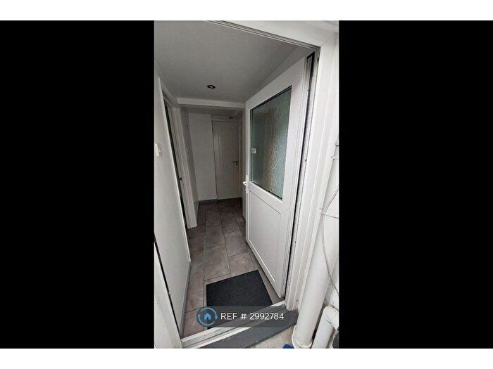 1 Bedroom Flat To Rent In Scarborough Road, Torquay, TQ2