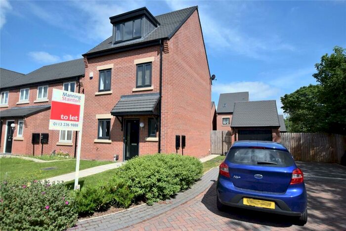 3 Bedroom Detached House To Rent In Alice Smart Close, Crossgates, Leeds, West Yorkshire, LS15