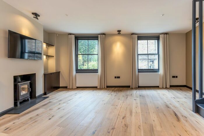 4 Bedroom Flat To Rent In Lexham Mews, London, W8