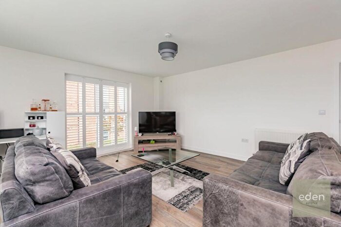 2 Bedroom Flat For Sale In Waterman Way, Wouldham, ME1