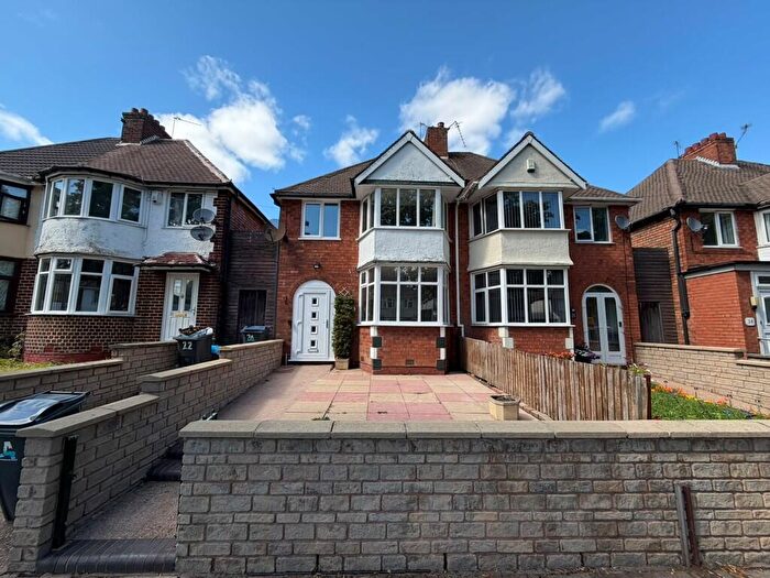 3 Bedroom Semi Detached House To Rent In Reynolds Road, Handsworth, B21