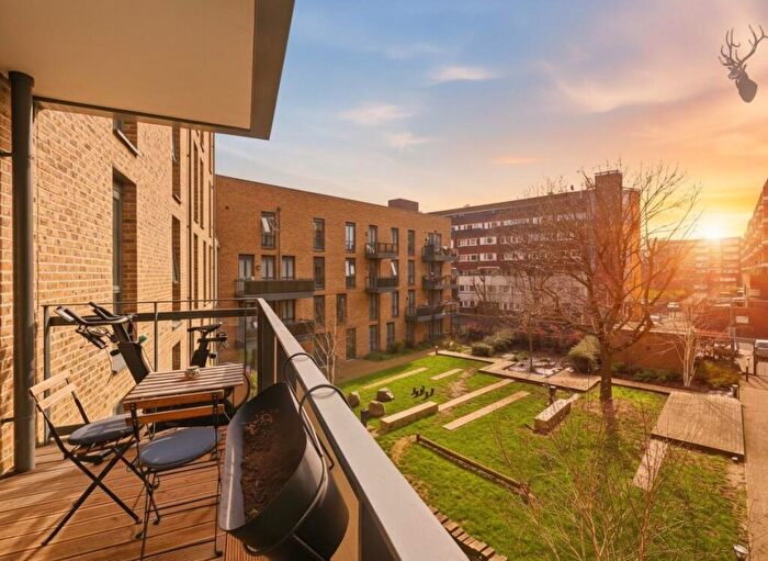 2 Bedroom Apartment For Sale In Nellie Cressall Way, Bow, E3