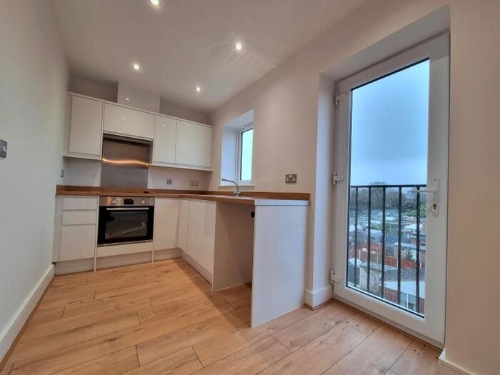 2 Bedroom Flat To Rent In Lichfield Road, Willenhall, WV12