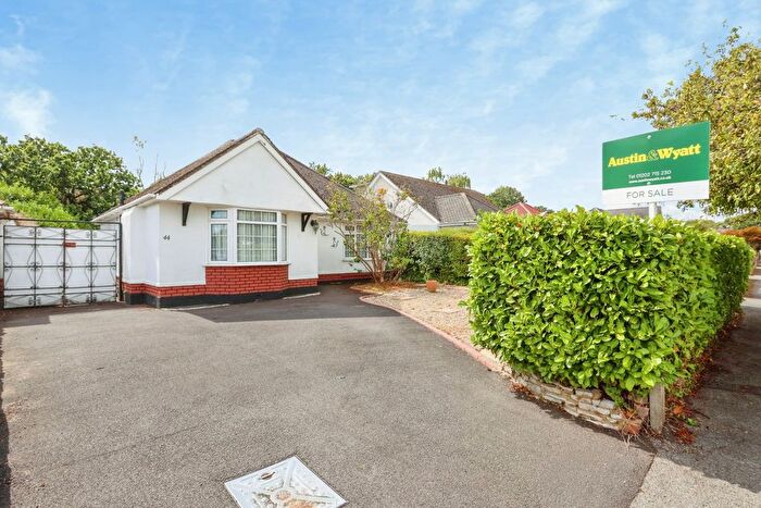 2 Bedroom Bungalow For Sale In Evering Avenue, Poole, Dorset, BH12