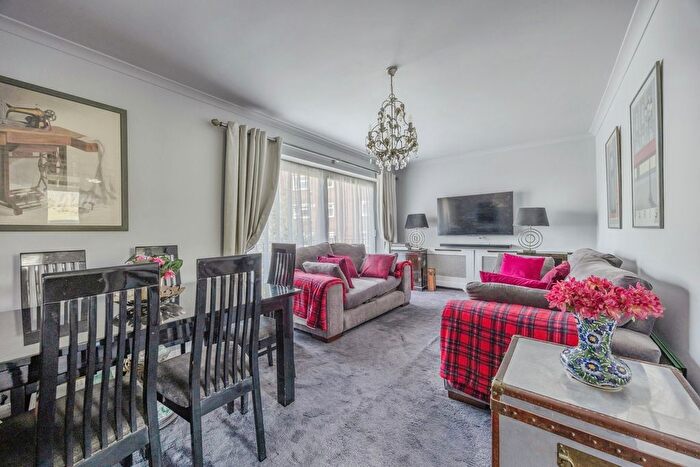 2 Bedroom Flat For Sale In Leigham Court Road, London, SW16