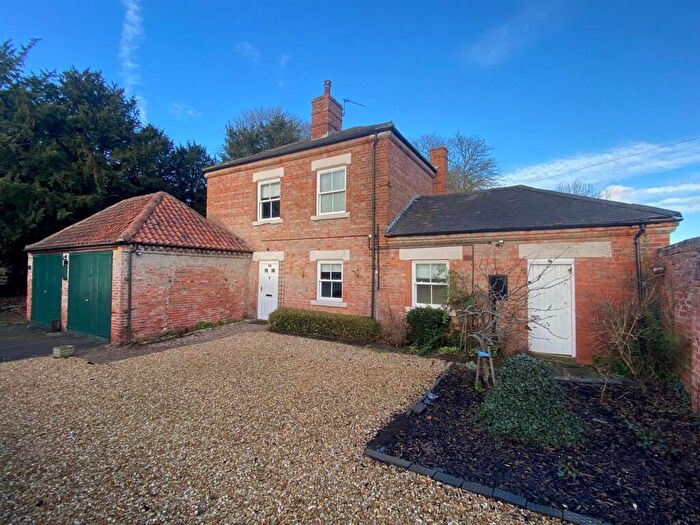 2 Bedroom Detached House For Sale In Gainsborough Road, Winthorpe, Newark, NG24