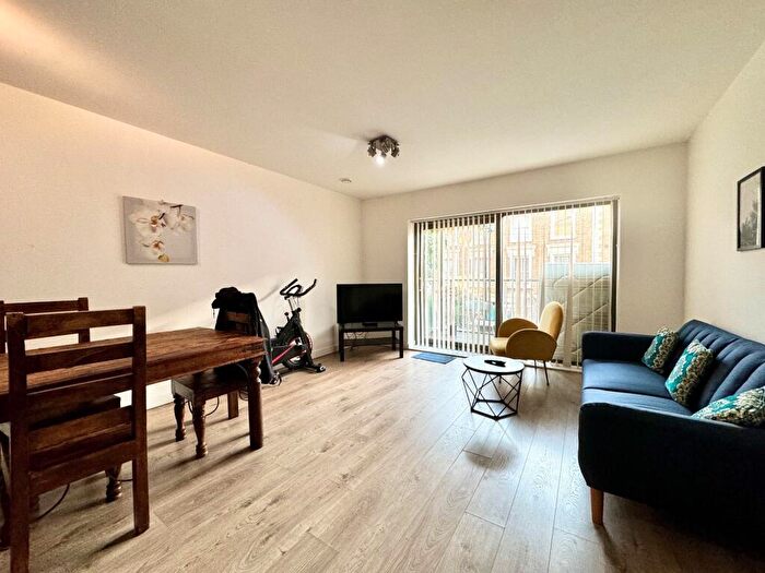 3 Bedroom Apartment To Rent In Allcroft Road, Kentish Town, NW5
