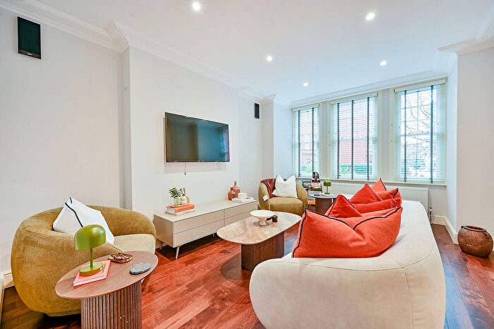 3 Bedroom Flat To Rent In Hamlet Gardens, Hammersmith, London, W6