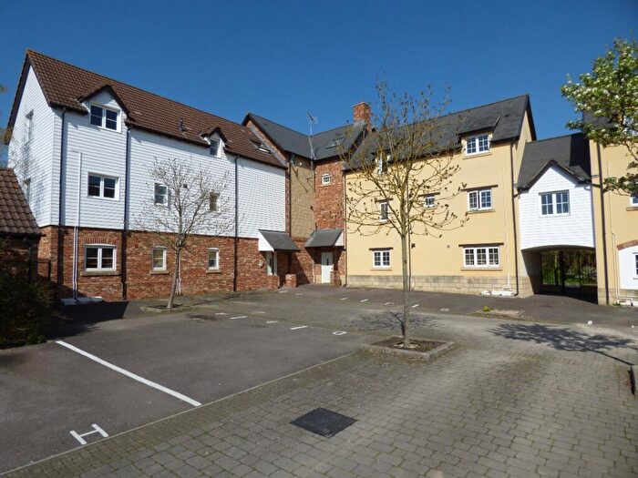 2 Bedroom Flat To Rent In Maybold Crescent, Haydon End, Swindon, SN25