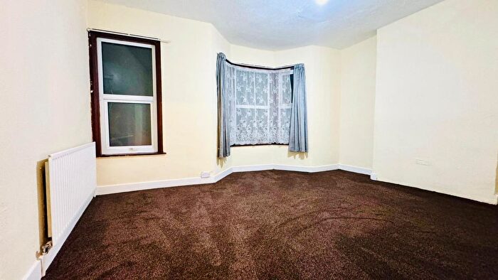 3 Bedroom Flat To Rent In Elizabeth Road, London, E6