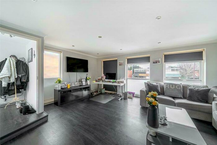 2 Bedroom Apartment To Rent In Horsell, Woking, Surrey, GU21