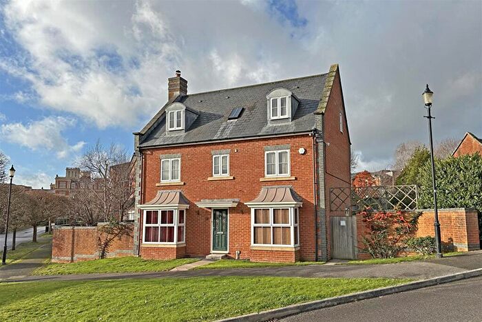 5 Bedroom Detached House For Sale In Reed Drive, Redhill, RH1