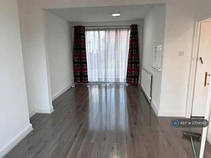3 Bedroom End Of Terrace House To Rent In Whistler Gardens, Edgware, HA8
