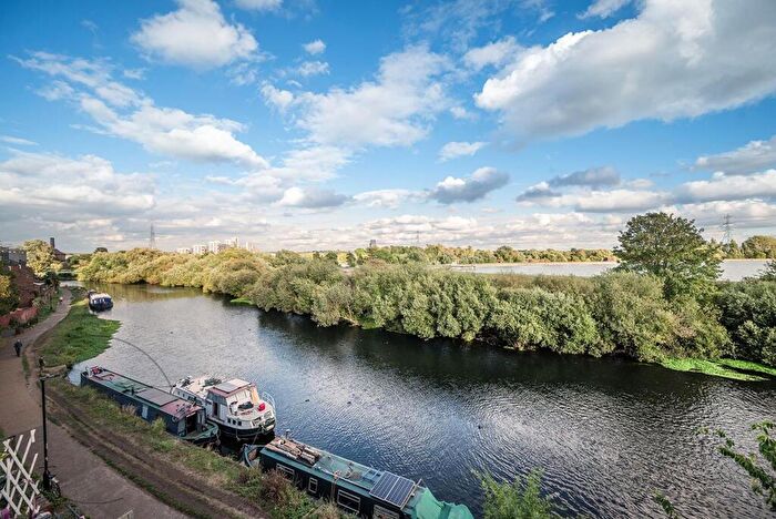 2 Bedroom Flat For Sale In Kessock Close, London, N17