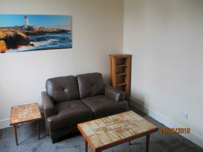 1 Bedroom Flat To Rent In Summerfield Terrace, Top Floor Right, Aberdeen, AB24