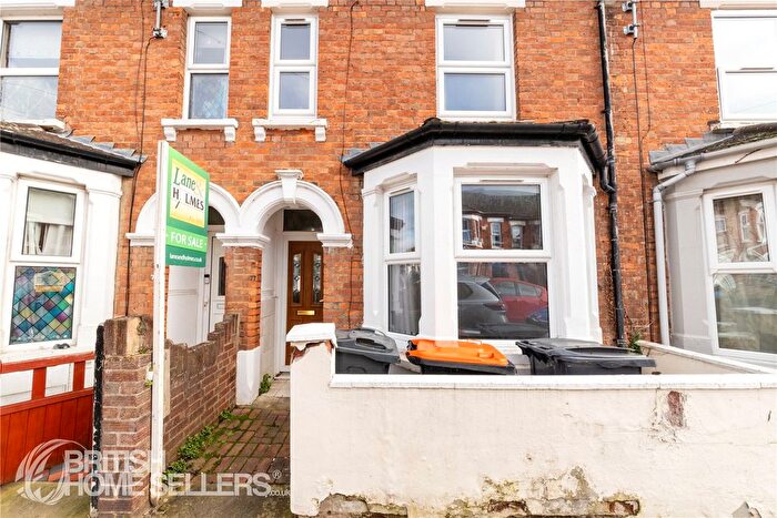 3 Bedroom Terraced House For Sale In Gladstone Street, Bedford, Bedfordshire, MK41
