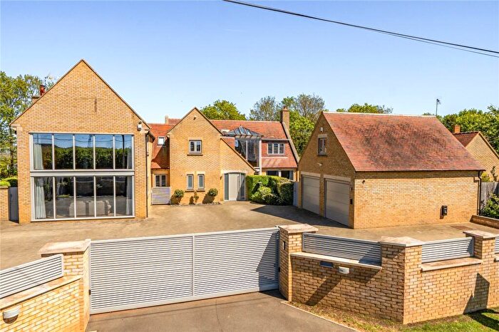 5 Bedroom Detached House For Sale In Pytchley Road, Orlingbury, Northamptonshire, NN14