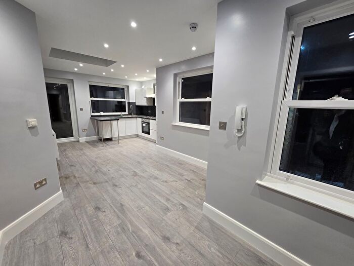 2 Bedroom Flat To Rent In Kenilworth Road, London, W5