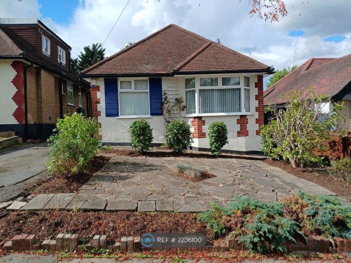 2 Bedroom Bungalow To Rent In Kingsmead, Barnet, EN5