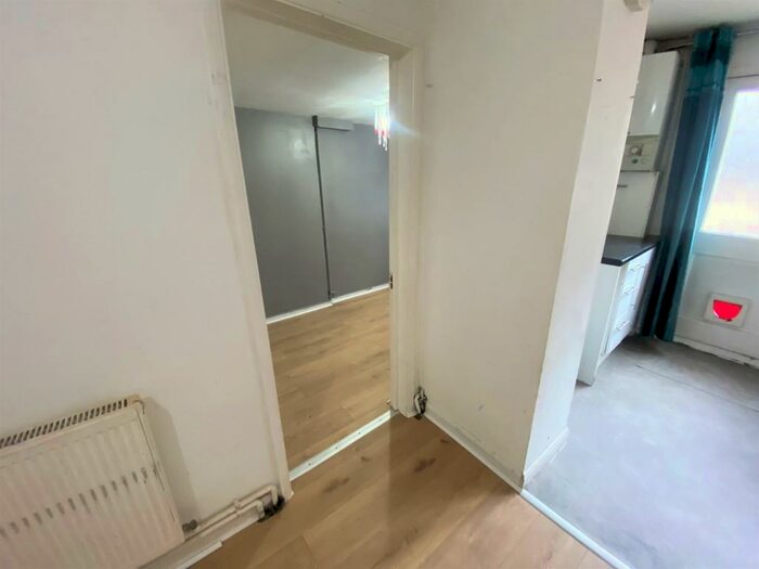 1 Bedroom Ground Maisonette To Rent In Lower Ground Floor, Drayton Park, N5