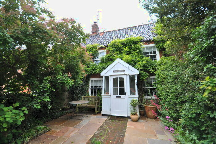 2 Bedroom Cottage For Sale In Blackheath Road, Halesworth, IP19
