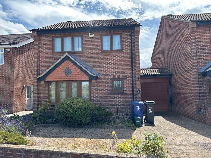 3 Bedroom Link Detached House For Sale In Albert Close, North Grays, RM16