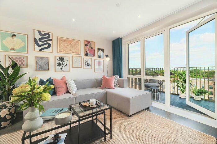 3 Bedroom Flat For Sale In " Bedroom Apartment" At Market Street, Bracknell, RG12