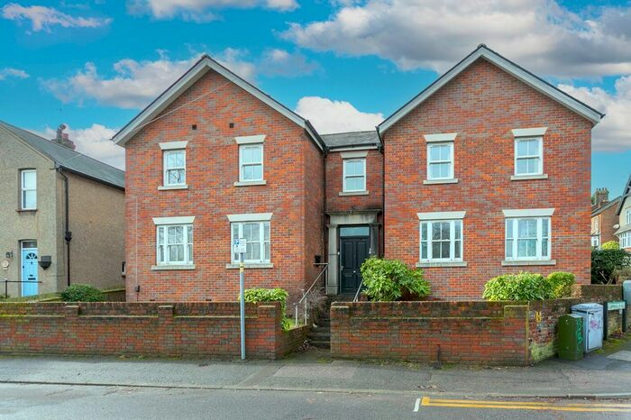 2 Bedroom Flat To Rent In Cotterells, Hemel Hempstead, Hertfordshire, HP1