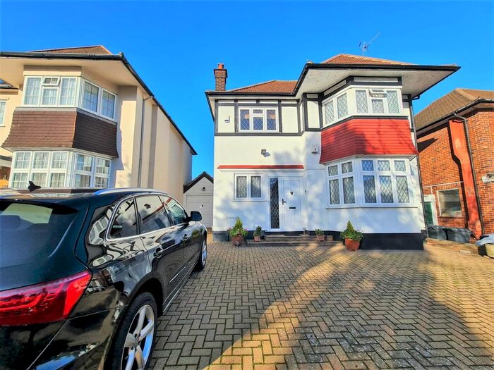 3 Bedroom Detached House For Sale In Hazel Gardens, Edgware, HA8