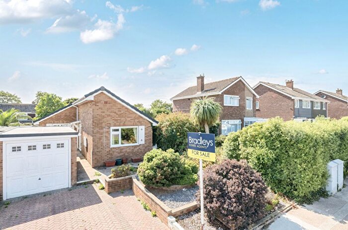 2 Bedroom Detached Bungalow For Sale In Roselands Drive, Paignton, Devon, TQ4