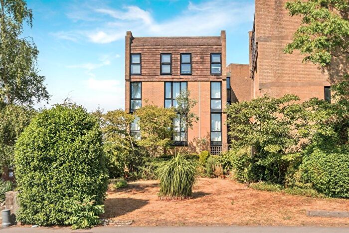 2 Bedroom Flat For Sale In Old Vicarage Green, Keynsham, Bristol, BS31