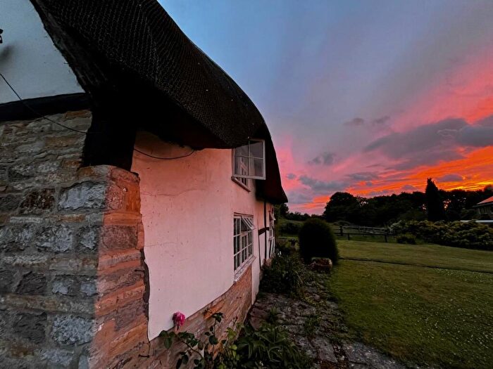 1 Bedroom Cottage For Sale In The Bank, Bidford-on-Avon, Alcester, B50