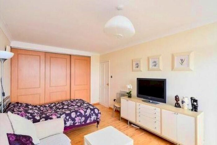 Studio To Rent In Regency Street, London, SW1P