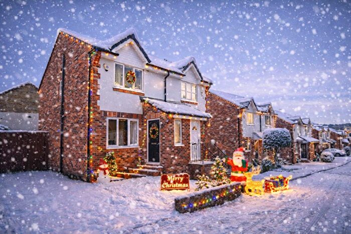 2 Bedroom Semi-Detached House For Sale In Parkland View, Yeadon, Leeds, LS19