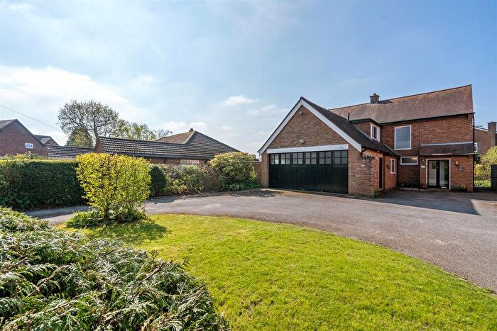 3 Bedroom Detached House For Sale In Aylesbury Road, Hockley Heath, B94