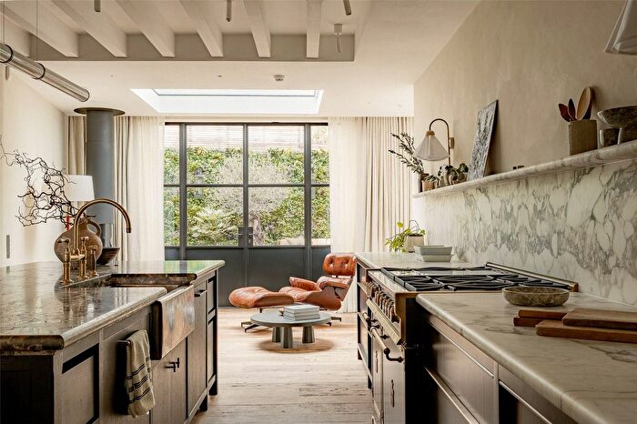 2 Bedroom Mews For Sale In Pembridge Mews, Notting Hill, London, W11