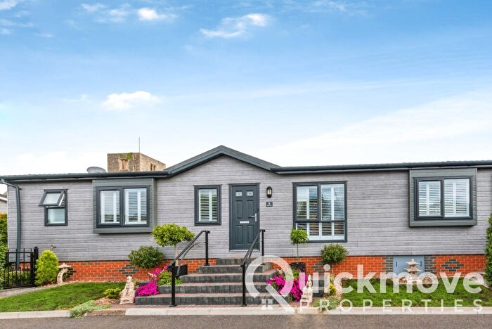 2 Bedroom Park Home For Sale In Swindon, Wiltshire, SN25