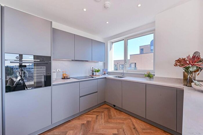 3 Bedroom Flat For Sale In North West Quarter, Queen's Park, NW6