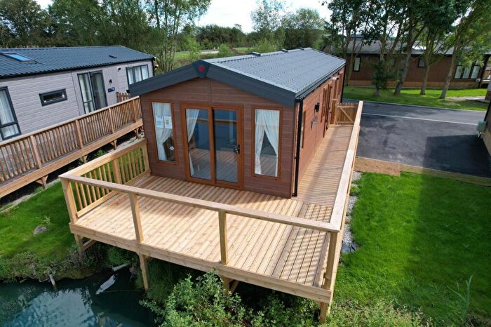 2 Bedroom Lodge For Sale In MIll Lane, Hawksworth, Leeds, LS20
