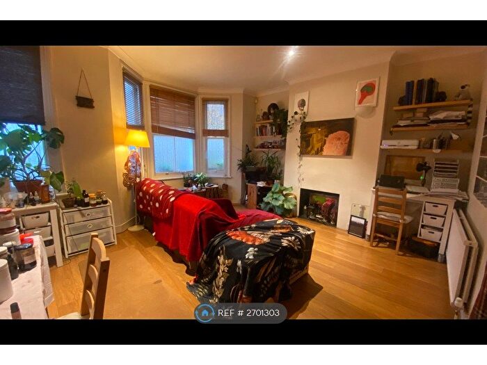 1 Bedroom Maisonette To Rent In Heyford Avenue, London, SW8