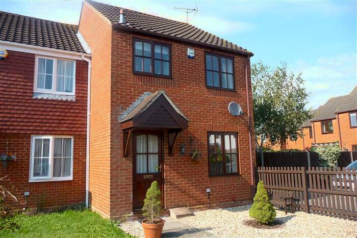 2 Bedroom End Of Terrace House To Rent In Waterhouse Mead, GU47