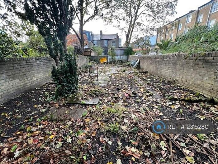 4 Bedroom Semi-Detached House To Rent In Vaughan Rd, Brixton, Camberwell, Denmark Hill, SE5