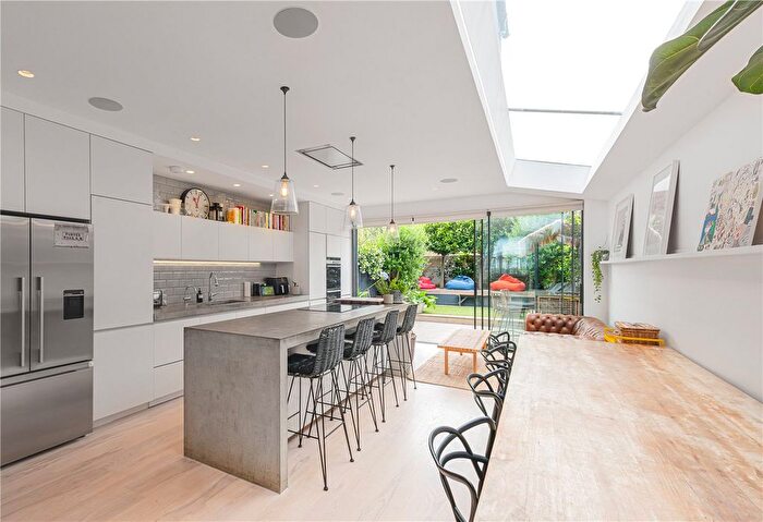 4 Bedroom Terraced House To Rent In Purves Road, London, NW10