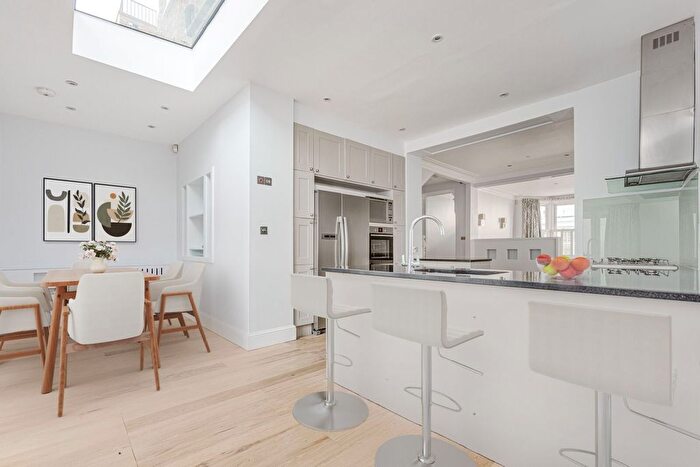 6 Bedroom End Of Terrace House To Rent In Waldemar Avenue, Parsons Green, SW6