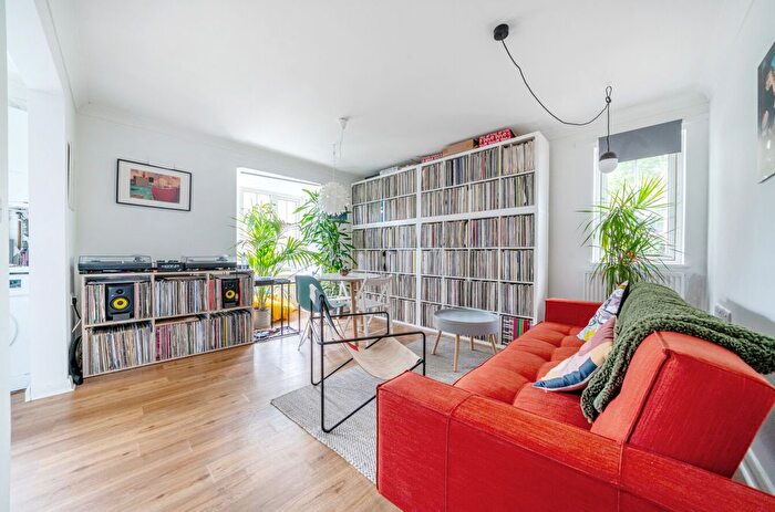 1 Bedroom Flat For Sale In Bastien Lane, Kings Hill, ME19