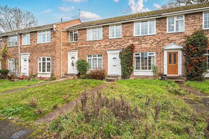 3 Bedroom Terraced House For Sale In Oakfields, Guildford, GU3
